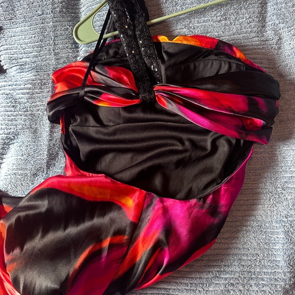 Vibrant Maxi Dress with Open Strap back Size Medium - Picture 4 of 6